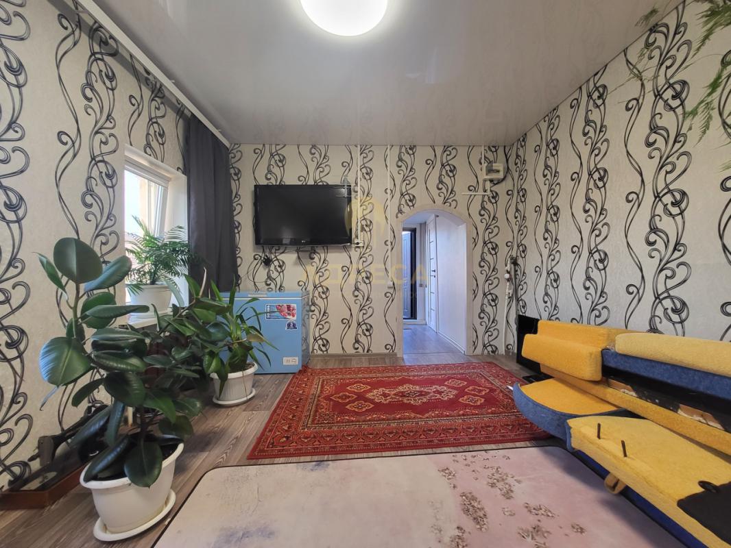 Продается 3 комнатная квартира по адресу: ул. 1 мая дом 148В самом центре города, на 2 этаже 2-х эта - Оренбург