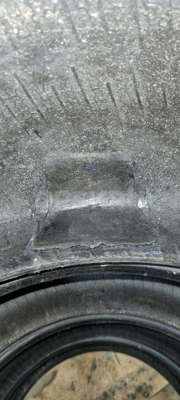 R 18 235/40 летнии на сезон может на 2 ,на одном балоне стоит латка боковая на грыже её нужно перекл - Орск
