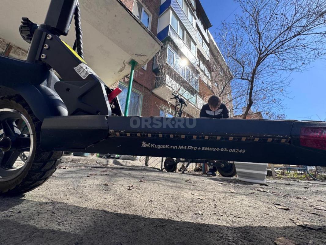 Продам электросамокат KugooKirin M4Pro+ в эксплуатации был год. - Орск