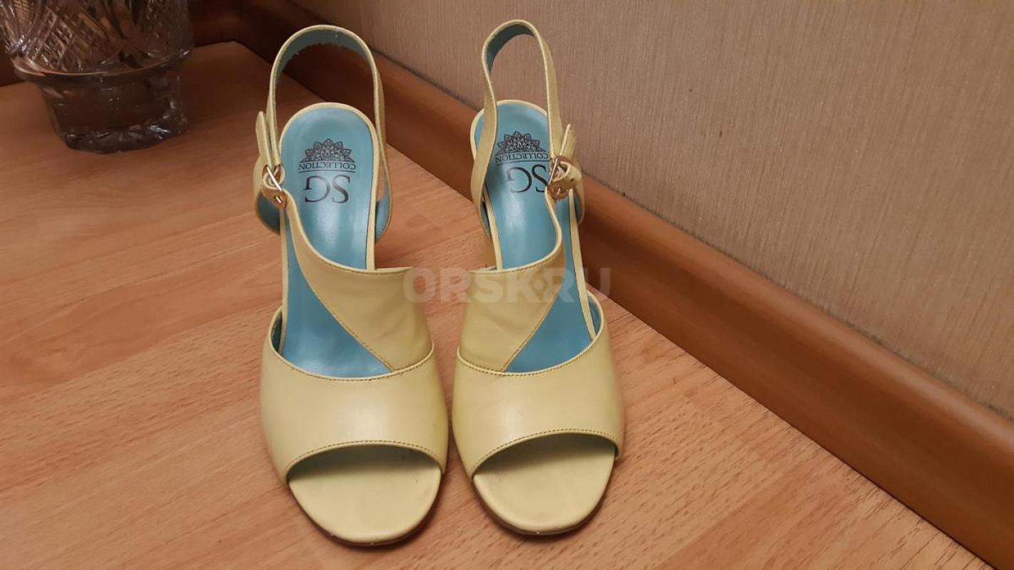 Босоножки женские 39 размер, натуральная кожа, бренда SG
Цвет в реальности невероятно нежный и крас - Орск