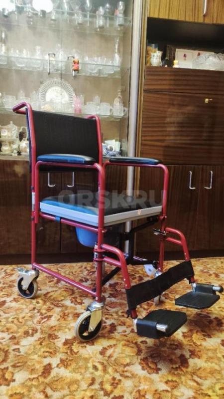 Санитарное кресло для маломобильных людей и инвалидов . - Орск