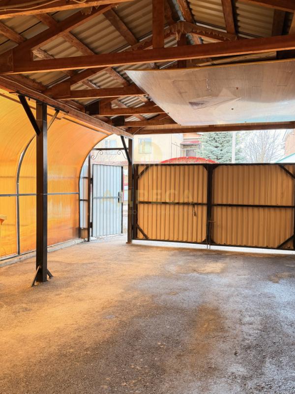 Продаётся дом для большой семьи в поселке Павловка, со всей необходимой инфраструктурой для комфортн - Павловка