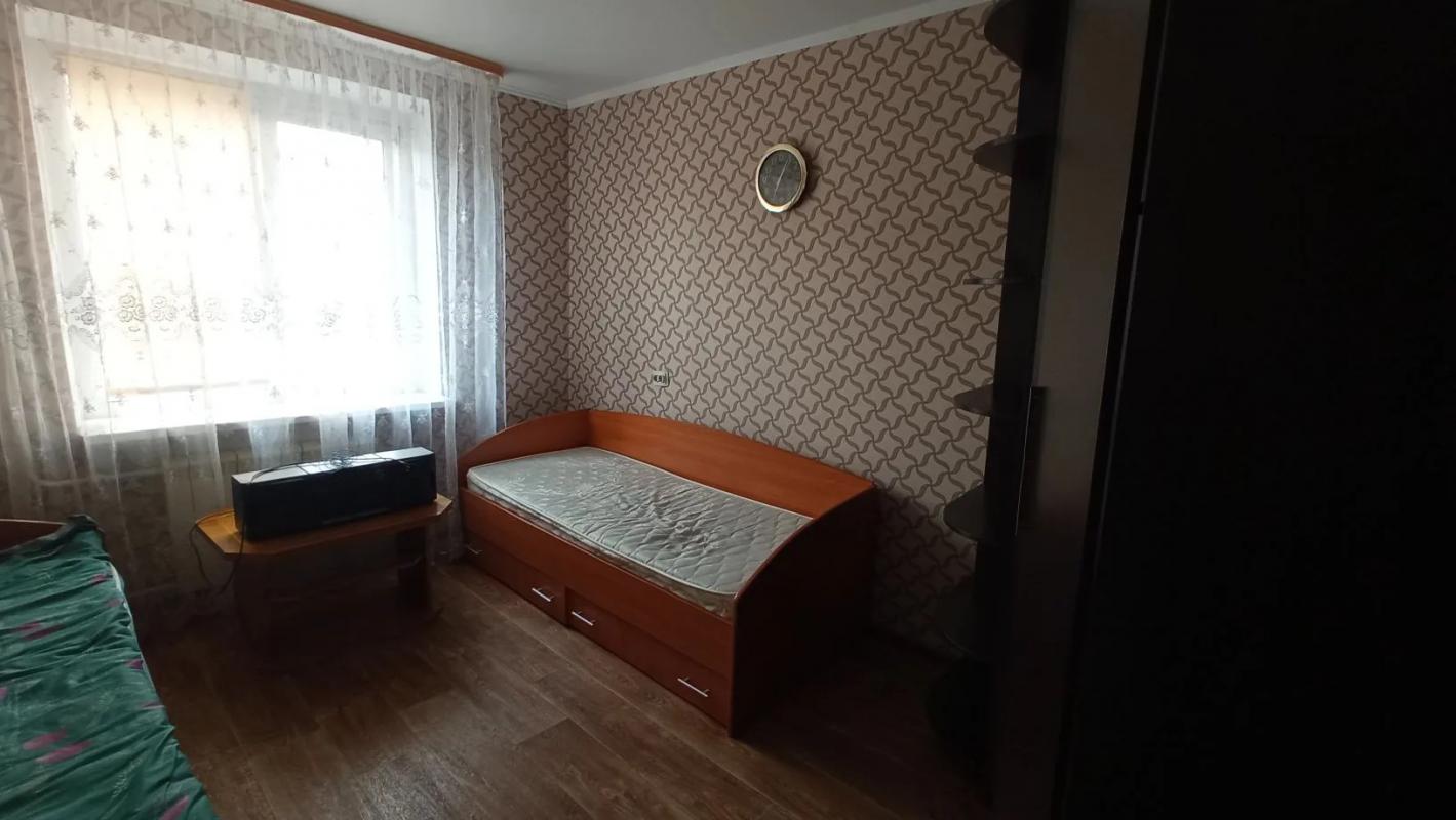 Продается солнечная, теплая 2 комнатная квартира улучшенной планировки, мебель остается, двор благоу - Новотроицк