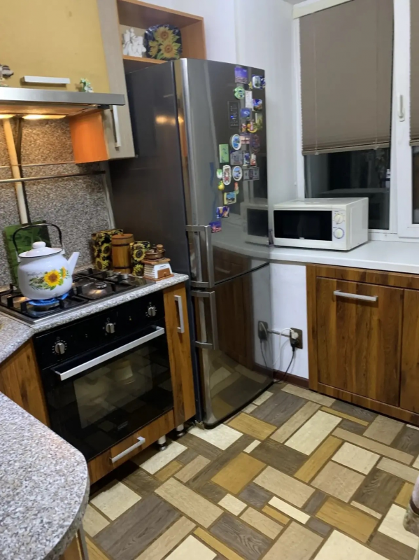 Продается уютная квартира, средний этаж, не угловая. - 