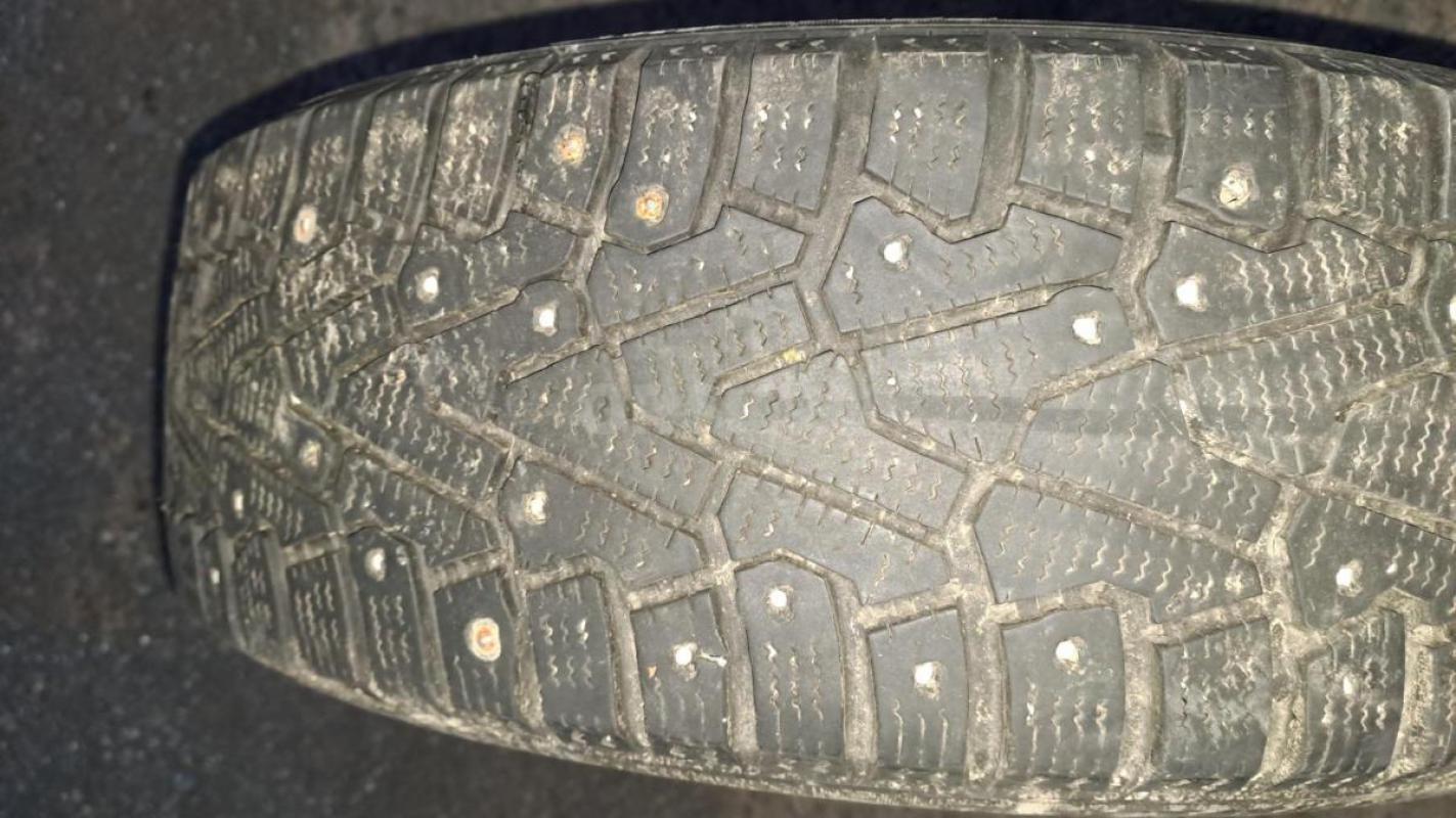 Комплект зимних шин 185 65 р 15. - Орск