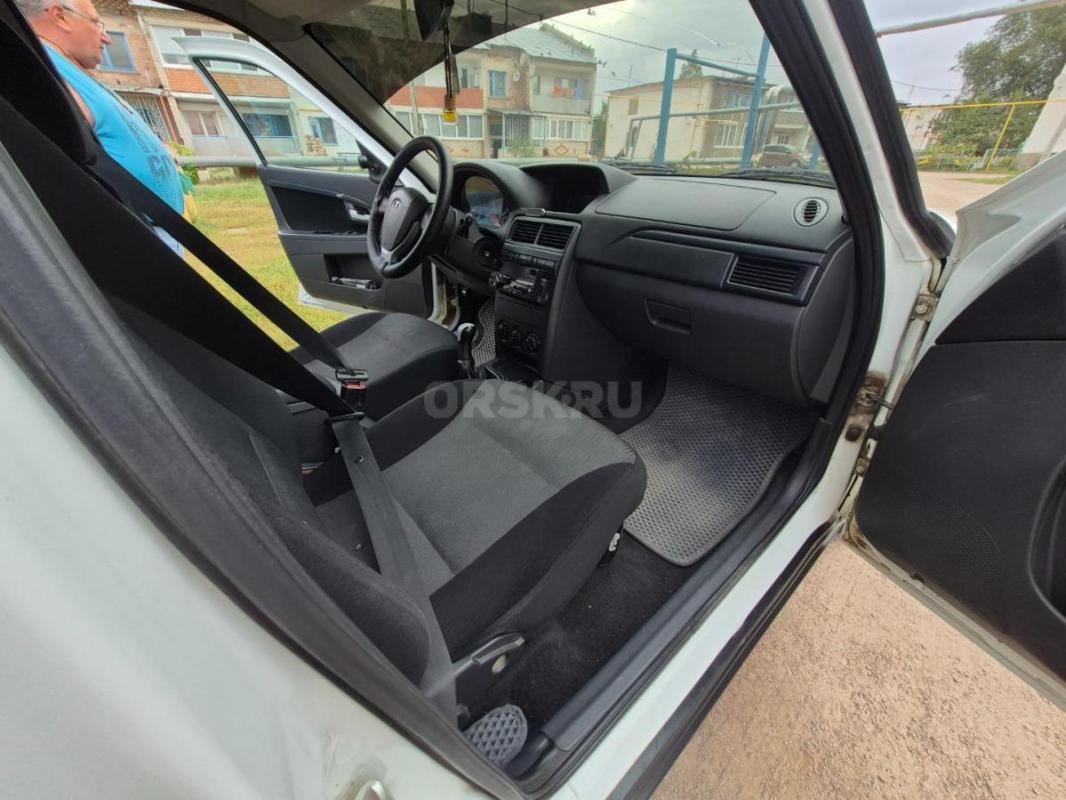 Продам приору самая простая комплектация цена 400 только на сегодня - Новоорск