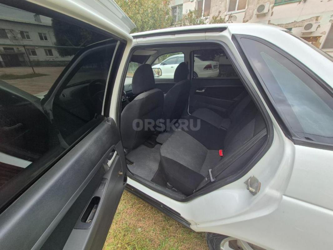 Продам приору самая простая комплектация цена 400 только на сегодня - Новоорск