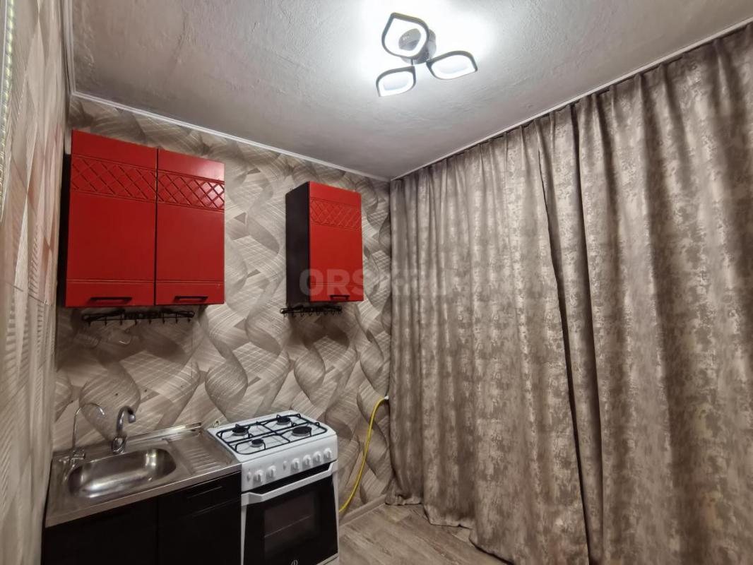 СРОЧНО В ЦЕНТРЕ ГОРОДА
Продается двухкомнатная квартира в пятиэтажном доме на пятом этаже. - Орск