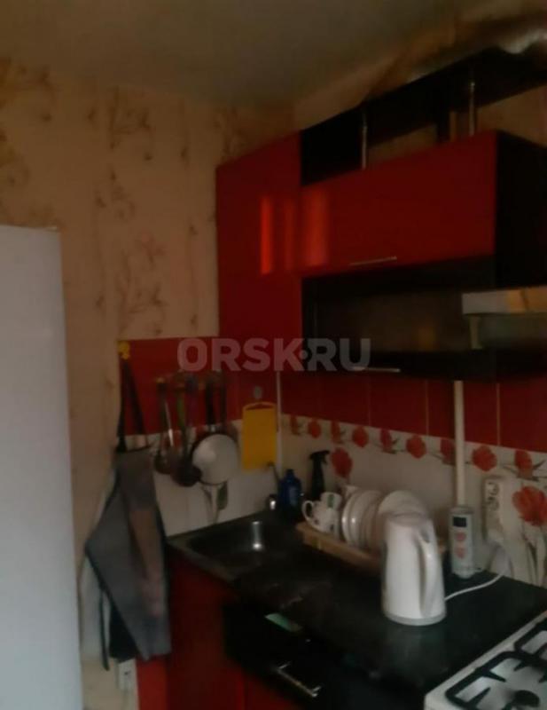 Продаю свою квартиру в центре города,3 комнаты и общей площадью 57 квадратов, 2 этаж пятиэтажного до - Орск