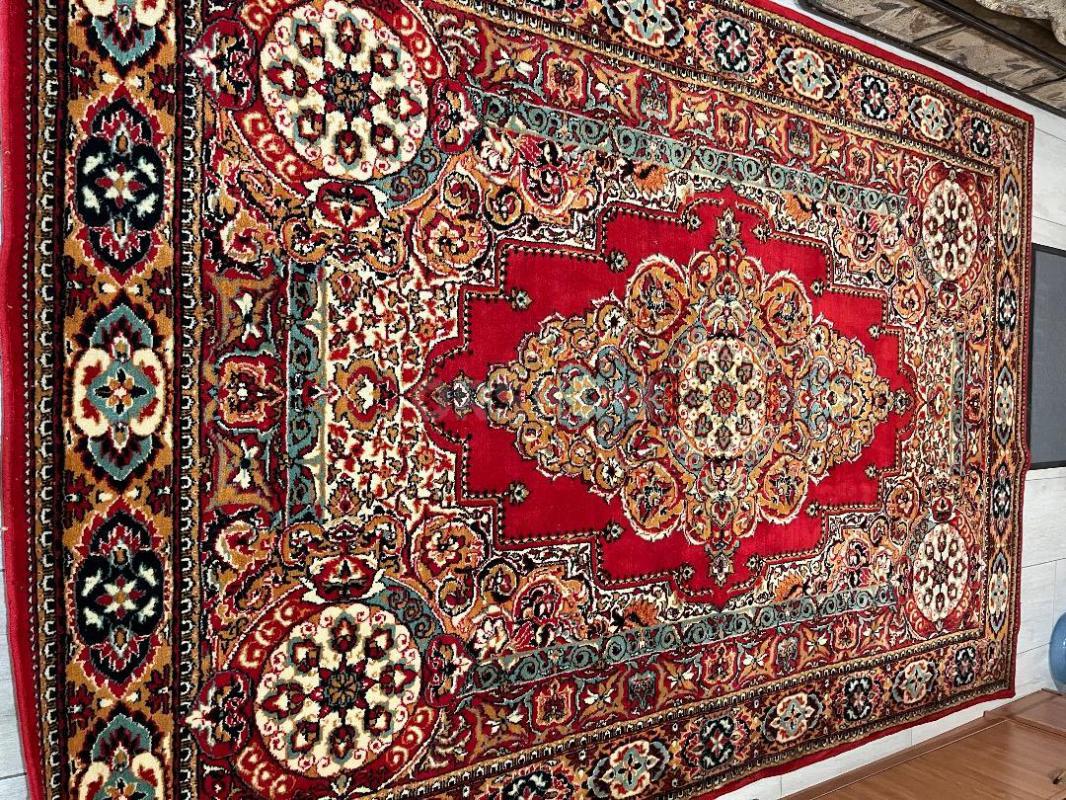 Продам ковер 2х3м в хорошем состоянии натуральная шерсть , производство  Узбекская ССР ,(35 лет был - Орск