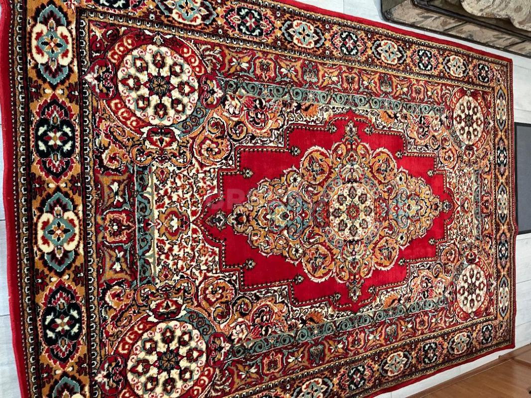 Продам ковер 2х3м в хорошем состоянии натуральная шерсть , производство  Узбекская ССР ,(35 лет был - Орск