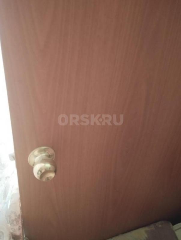 Продам ванну металлическую белую,умывальник керамический белый,двери коричневые 4штуки с откосами за - Орск