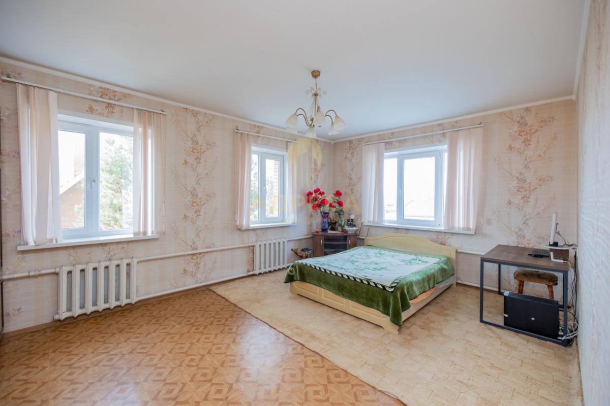 Продаём просторный и надёжный двухэтажный дом для большой семьи. - имени 9 Января