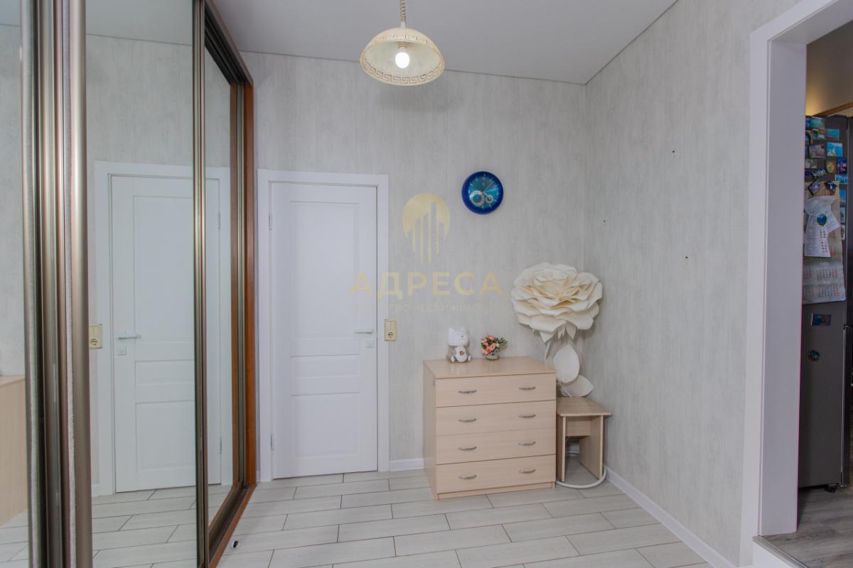 Продаётся 2-х этажный дом с земельным участком площадью 6 соток. - Оренбург