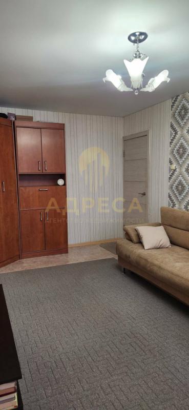 Продается трехкомнатная квартира на 1 этаже, без балкона.📍 Расположение: Удобный первый этаж. - Оренбург