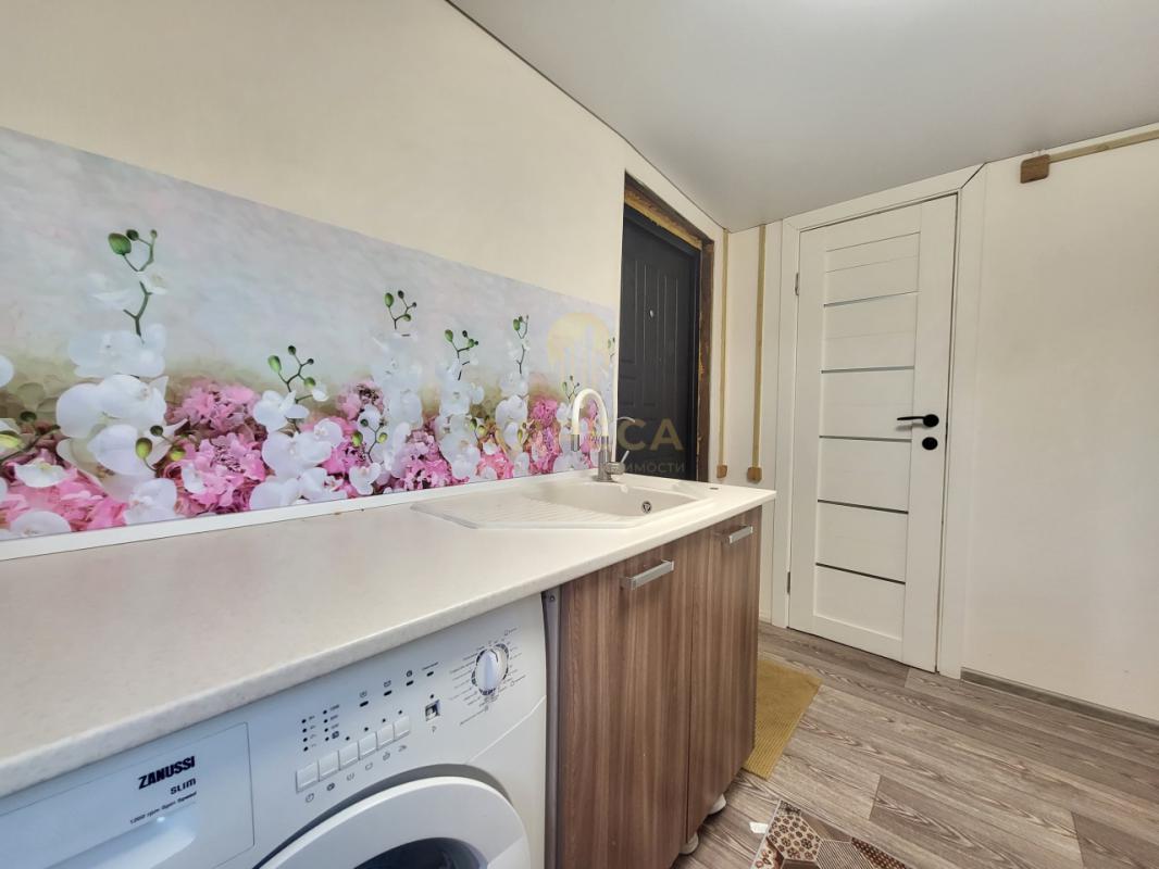 Продается 3 комнатная квартира по адресу: ул. 1 мая дом 148В самом центре города, на 2 этаже 2-х эта - Оренбург