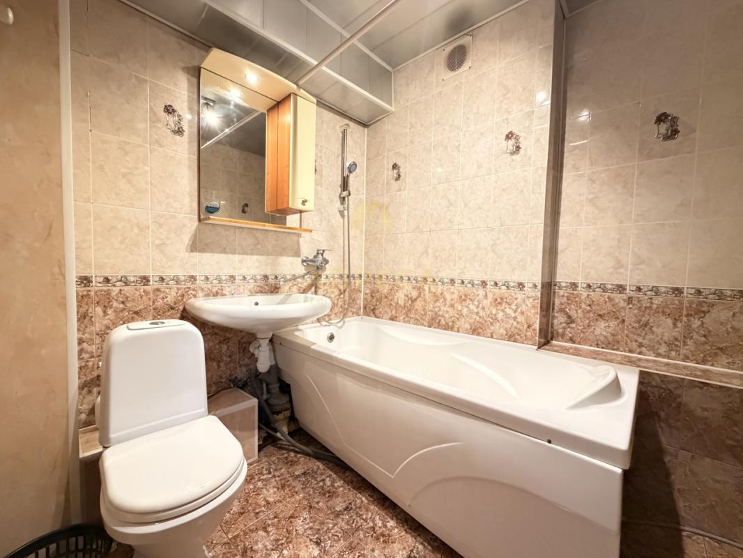 Продаётся дом для большой семьи в поселке Павловка, со всей необходимой инфраструктурой для комфортн - Павловка