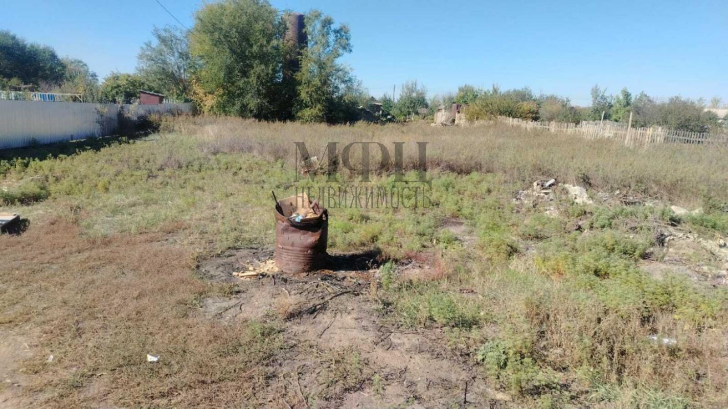 Продам землю в 6 мкр10,5 сотОтличный вариант для строительства вашего нового дома. - Орск