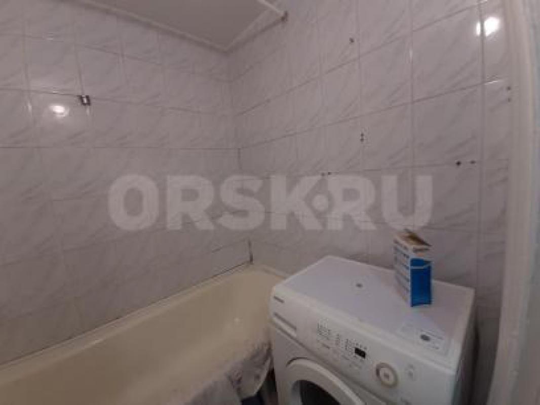 Продам квартиру, 5/9, ул. - Орск