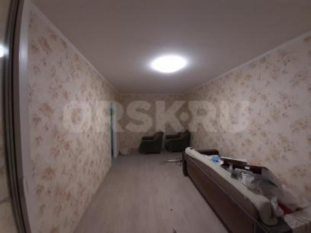 Продам квартиру, 5/9, ул. - Орск