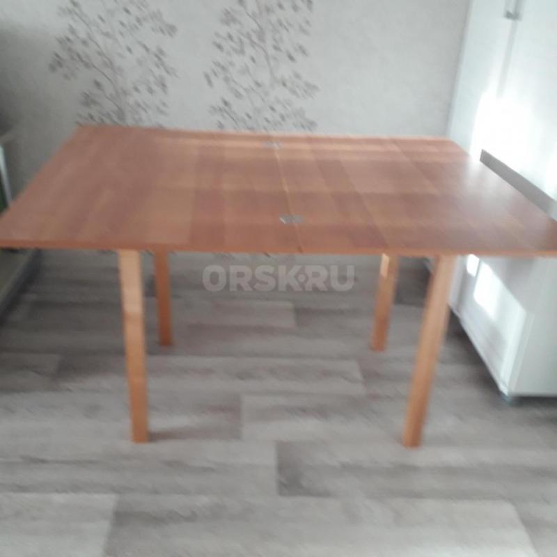 Продам стол кухонный раздвижной в отличном состоянии. - Орск