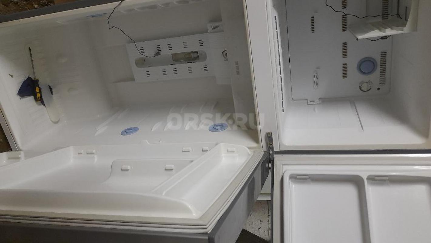 холодильник  .  старенький холодильник юрюзань -5000.   старый позис-5000.  самсунг серебристый -110 - Орск