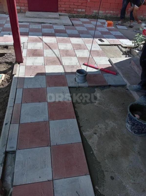 Строительная бригад
Выполним следующие работы
Фундамент, стяжка 
Кладка (кирпичей, пеноблока, шла - Орск