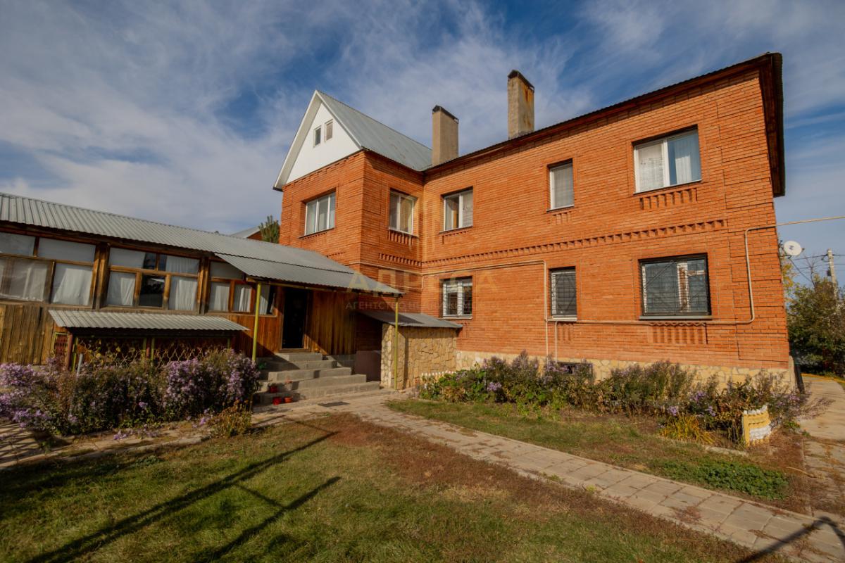 Продаём просторный и надёжный двухэтажный дом для большой семьи. - имени 9 Января