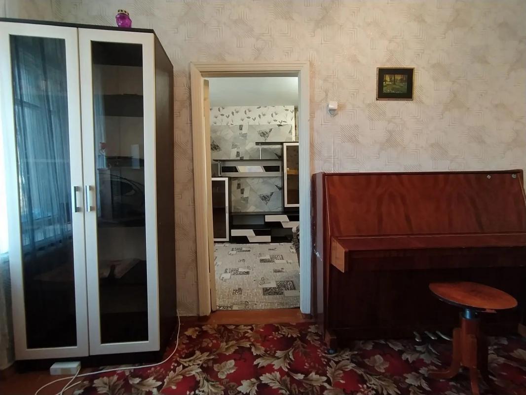 ПРОДАËТСЯ 2-Х КОМНАТНАЯ КВАРТИРА, НА 2 ЭТАЖЕ, 4-Х ЭТАЖНОГО КИРПИЧНОГО ДОМА, В ЦЕНТРЕ ГОРОДА! - Новотроицк