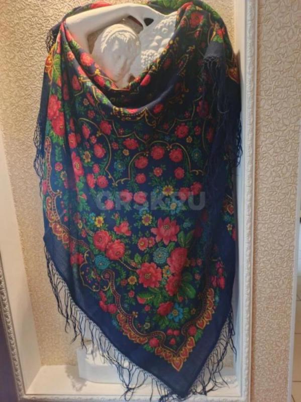продам платок Павловопосадский 148*148 см., 2 шт. - Орск