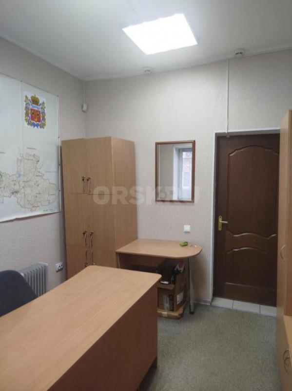 Сдаются офисные помещения на 2 этаже двухэтажного здания в центре города по адресу: г. - Орск