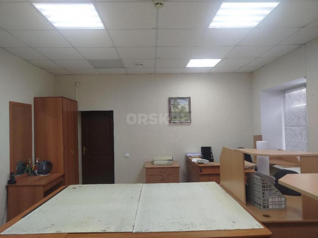 Сдаются офисные помещения на 2 этаже двухэтажного здания в центре города по адресу: г. - Орск
