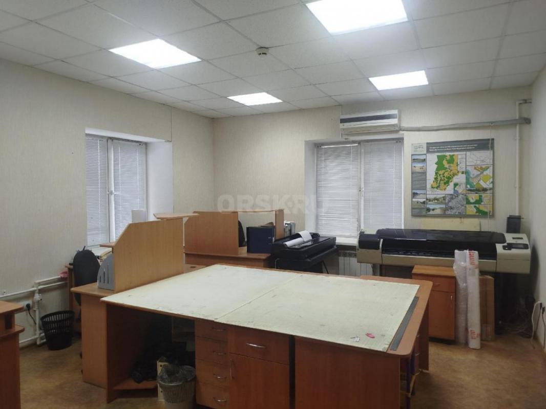 Сдаются офисные помещения на 2 этаже двухэтажного здания в центре города по адресу: г. - Орск