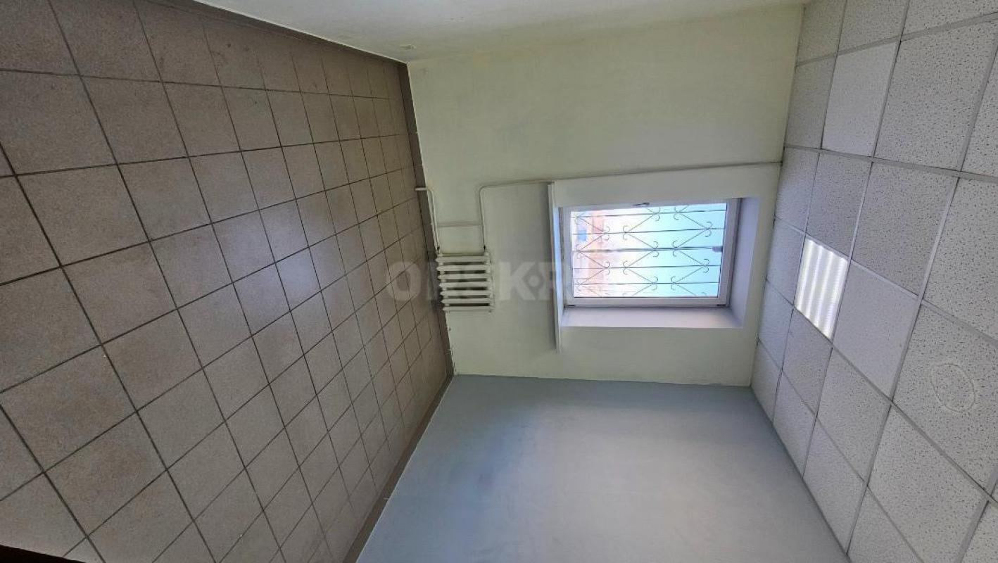 Кабинеты в помещении, где находятся другие арендаторы. - Орск