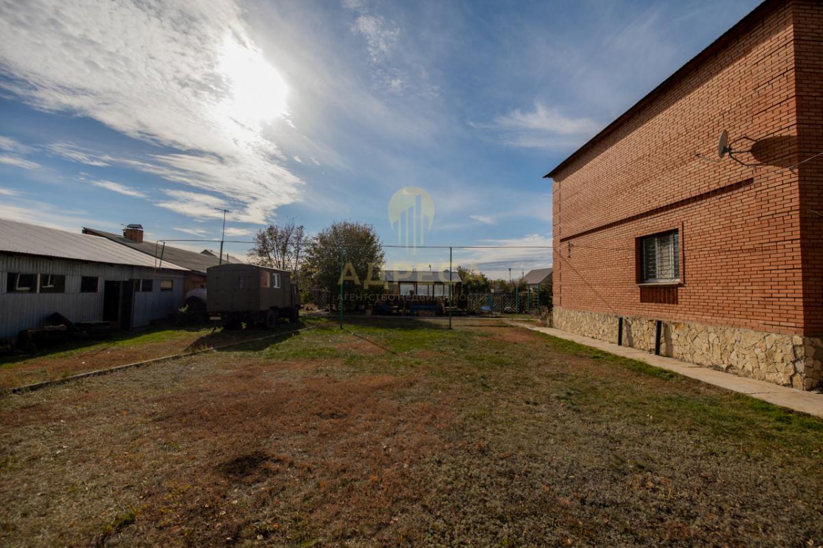 Продаём просторный и надёжный двухэтажный дом для большой семьи. - имени 9 Января