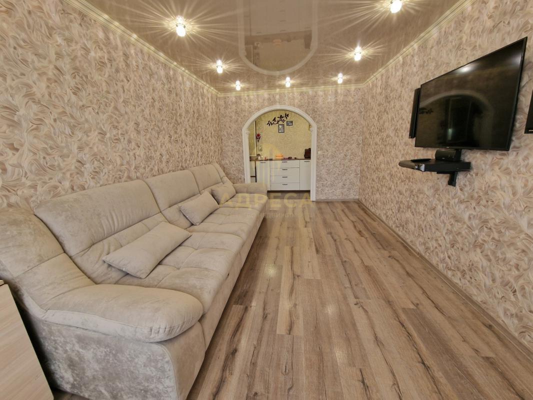 Продается шикарная трёхкомнатная квартира, светлая с изолированными комнатами и раздельным сан/узлом - Оренбург