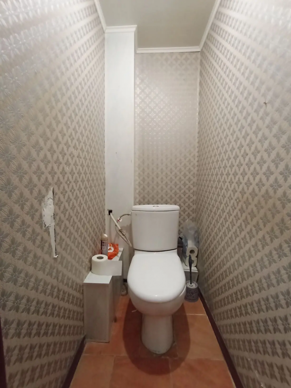 Продается 3-х комнатная квартира улучшенной планировки на девятом этаже в центре города, первая лини - Новотроицк