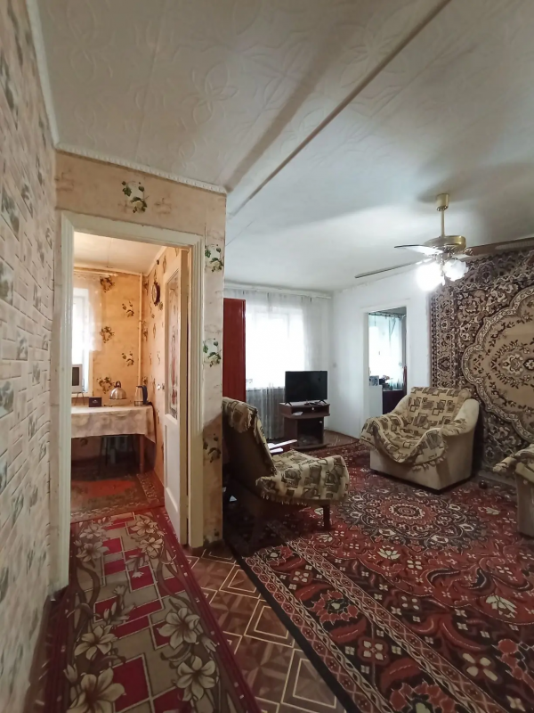 В продаже  2-комнатная квартира по адресу:  г. - Новотроицк