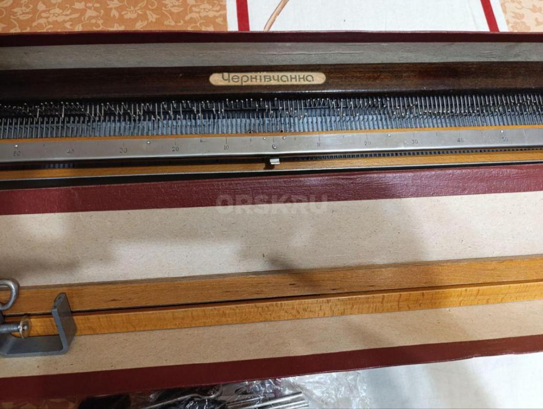 Продам три вязальные машинки) Две Нева-5(одна из них не использовалась совсем) и Чернивчанка. - Новотроицк