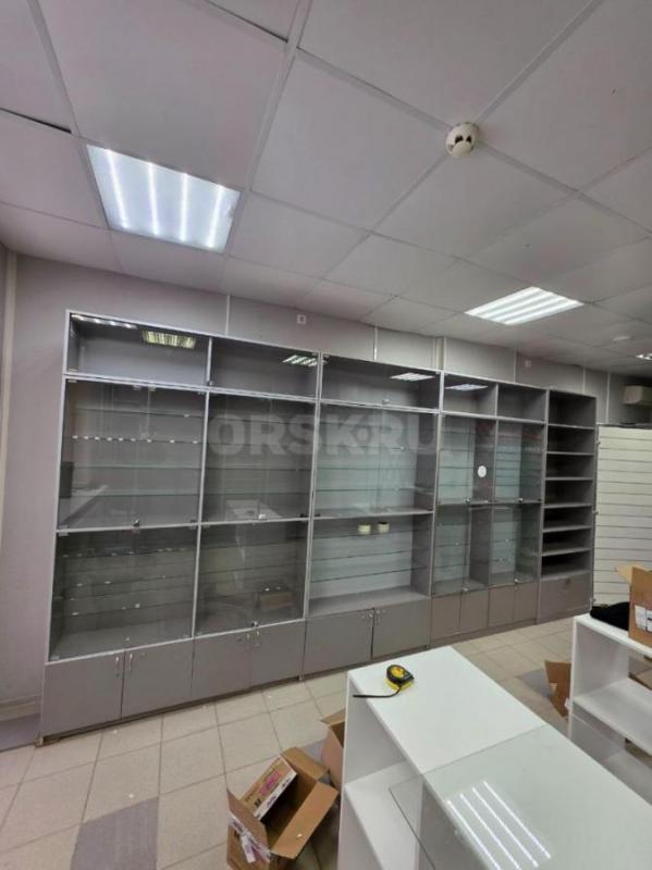 Продам торговое оборудование,витрины - Орск