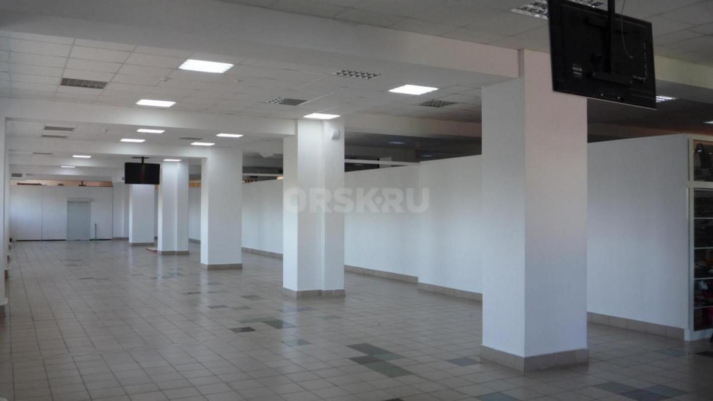 Сдается в аренду помещение площадью 300 м2 в центре деловой жизни г. - Медногорск