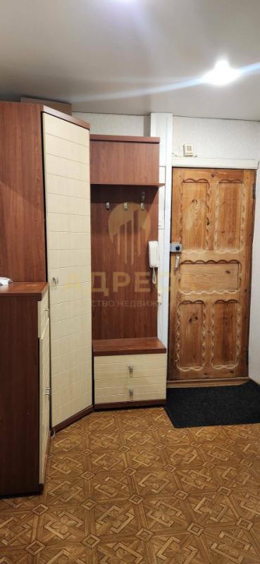 Продается трехкомнатная квартира на 1 этаже, без балкона.📍 Расположение: Удобный первый этаж. - Оренбург