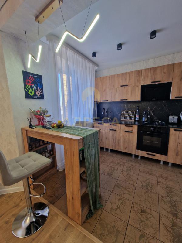 Продается шикарная трехкомнатная квартира, общей площадью 73,5 кв. - Оренбург