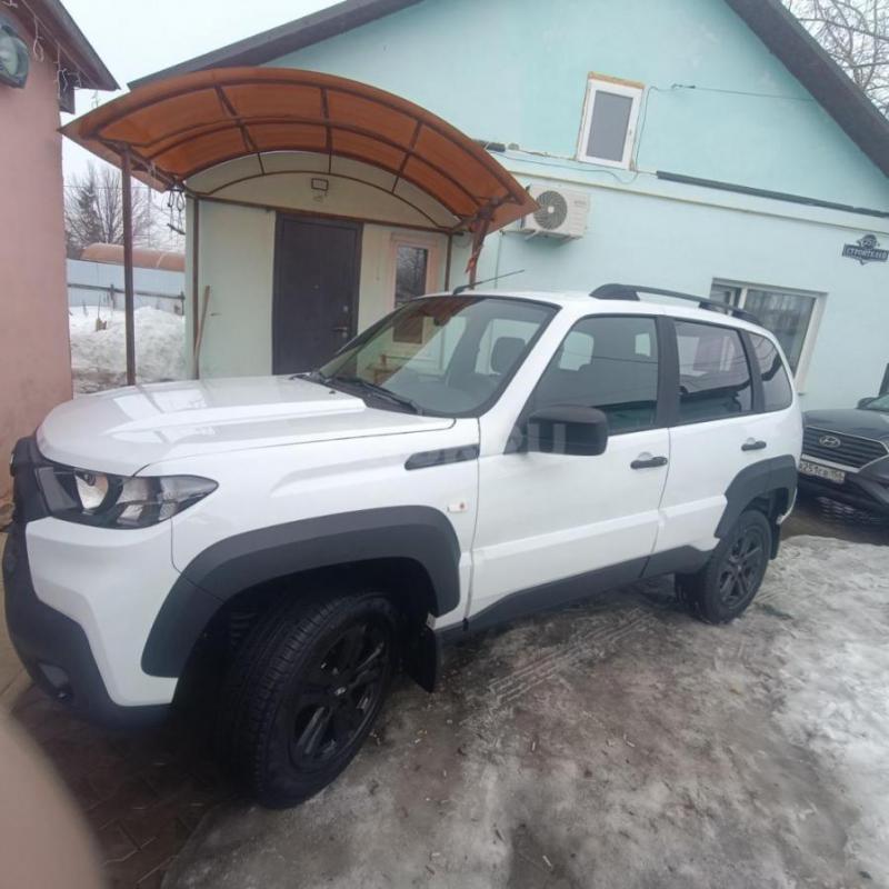 продам нива трэвэл блэк 24 новая дешевле салона вы будете первым собственником - Гай