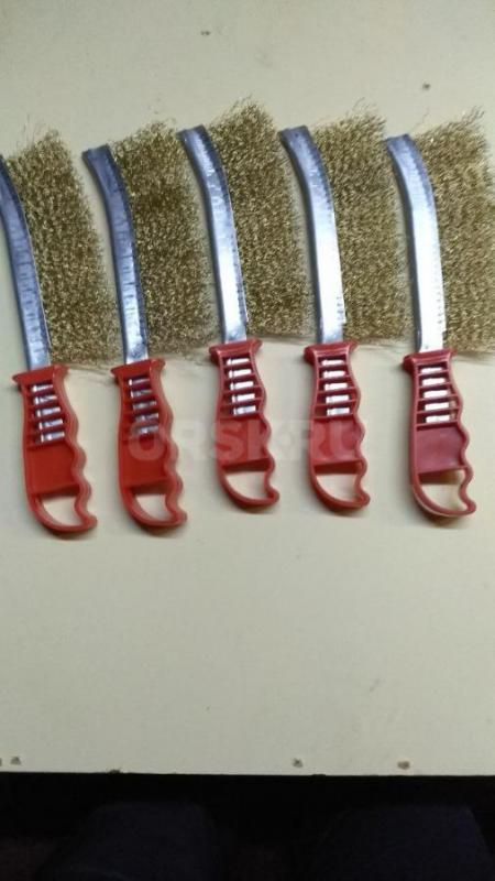 Щетки металлические 50₽ одна , район 240 квартал - Орск