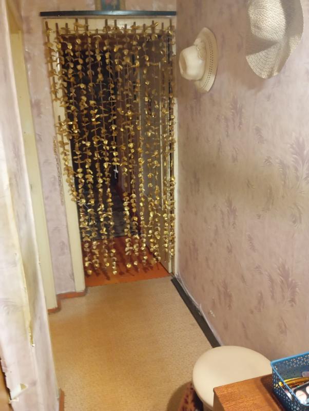 Продам две комнаты в трехкомнатной квартире(2/3 доли), комнаты поделены внатуре,первое общение через - Новотроицк