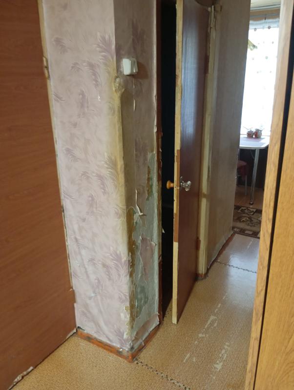 Продам две комнаты в трехкомнатной квартире(2/3 доли), комнаты поделены внатуре,первое общение через - Новотроицк