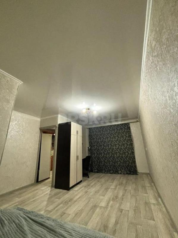 Сдам 1 комнатную квартиру в районе возала, рядом остановка ТЗБ ,Транспортная,с застеклённым балконом - Орск