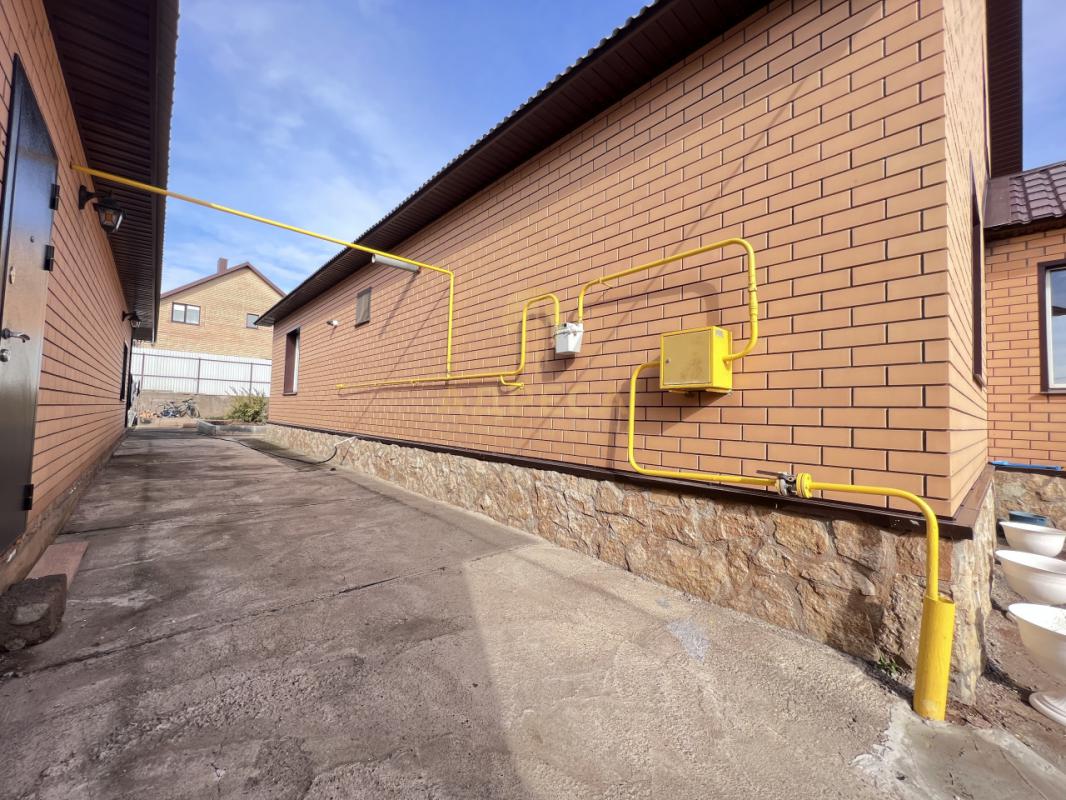 Продаётся просторный и надёжный дом для большой семьи в поселке Ленина ( Заречье) со всей необходимо - Ленина