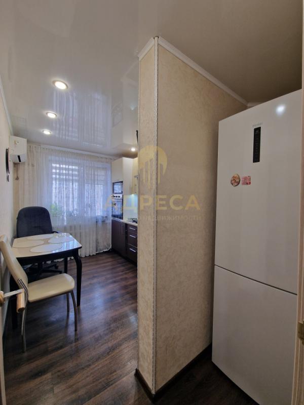 Продается шикарная трёхкомнатная квартира, светлая с изолированными комнатами и раздельным сан/узлом - Оренбург